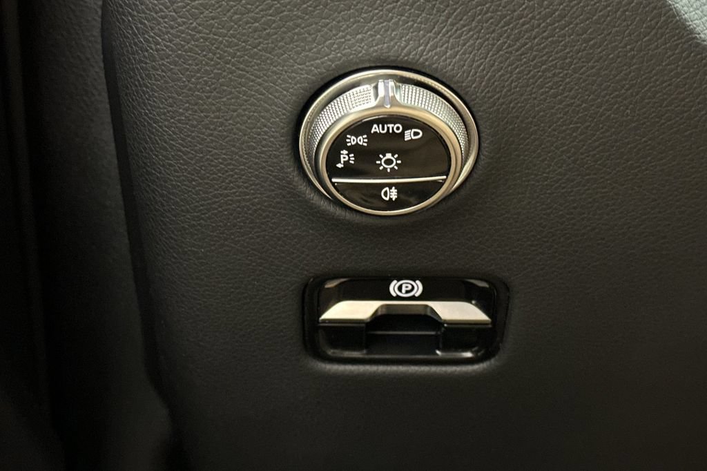Certified 2026 Mercedes-Benz GLC 300 image 33