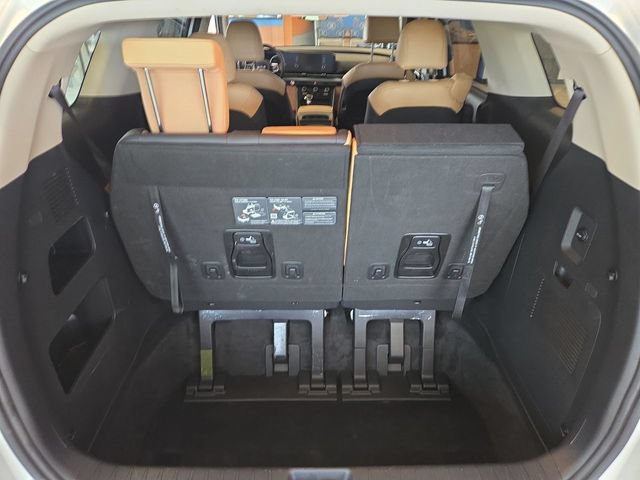 Used 2024 Kia Carnival LX FWD image 23