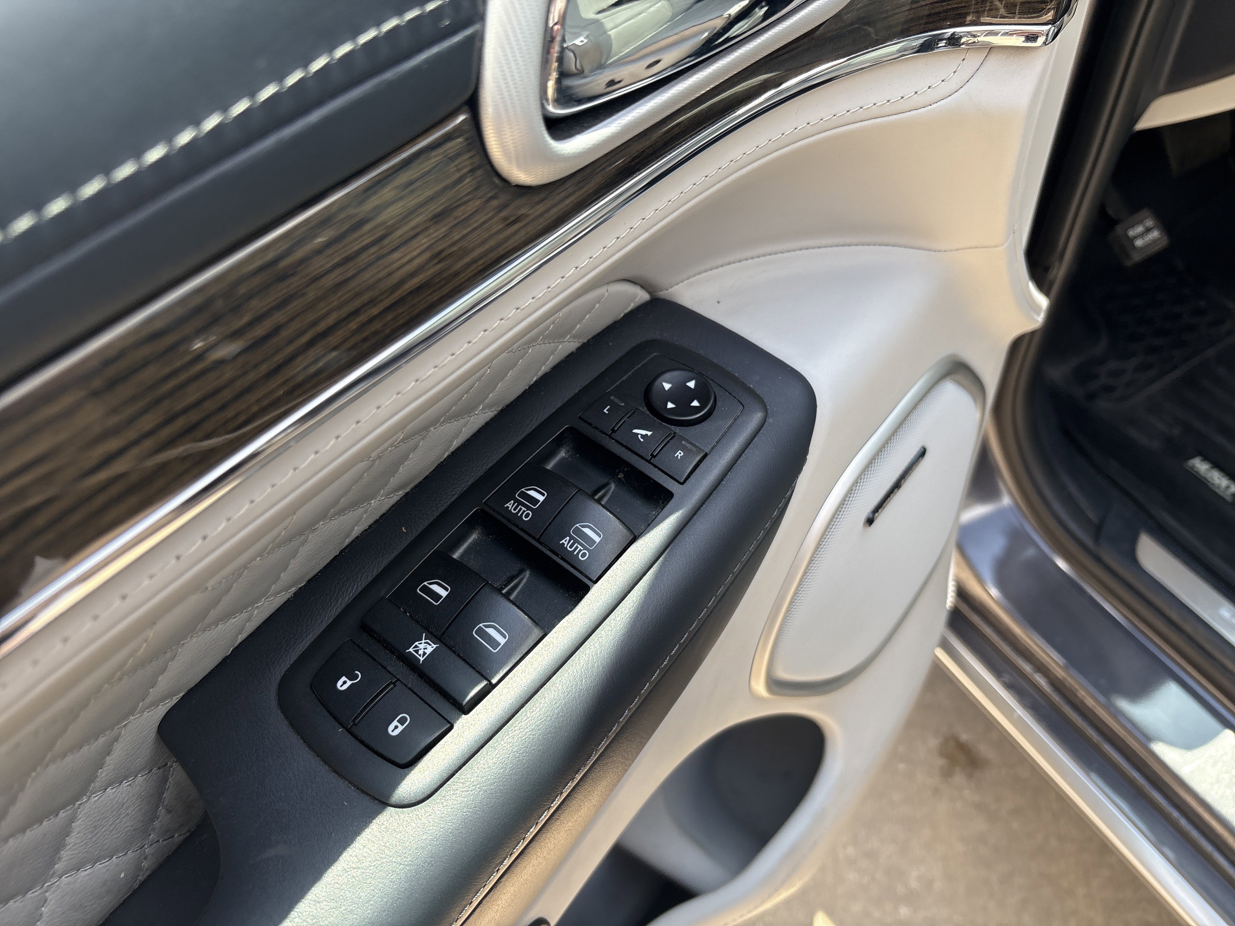 Used 2018 Jeep Grand Cherokee Summit AWD/4WD image 15