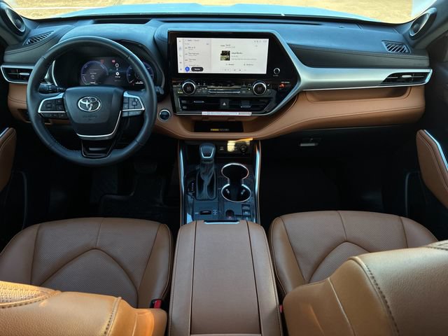 Used 2026 Toyota Highlander Platinum AWD/4WD image 9