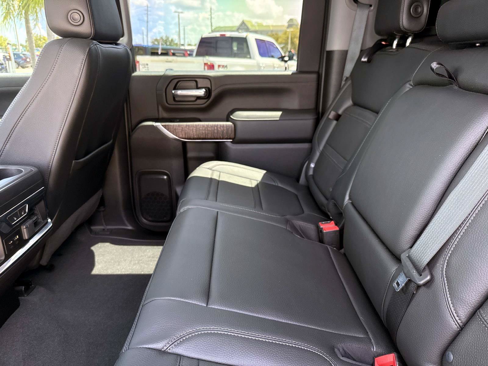 Used 2023 GMC Sierra 2500 Denali w/ Denali Ultimate Package AWD/4WD image 17