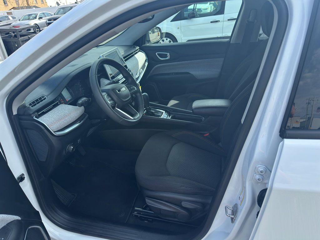 Used 2022 Jeep Compass Sport image 5