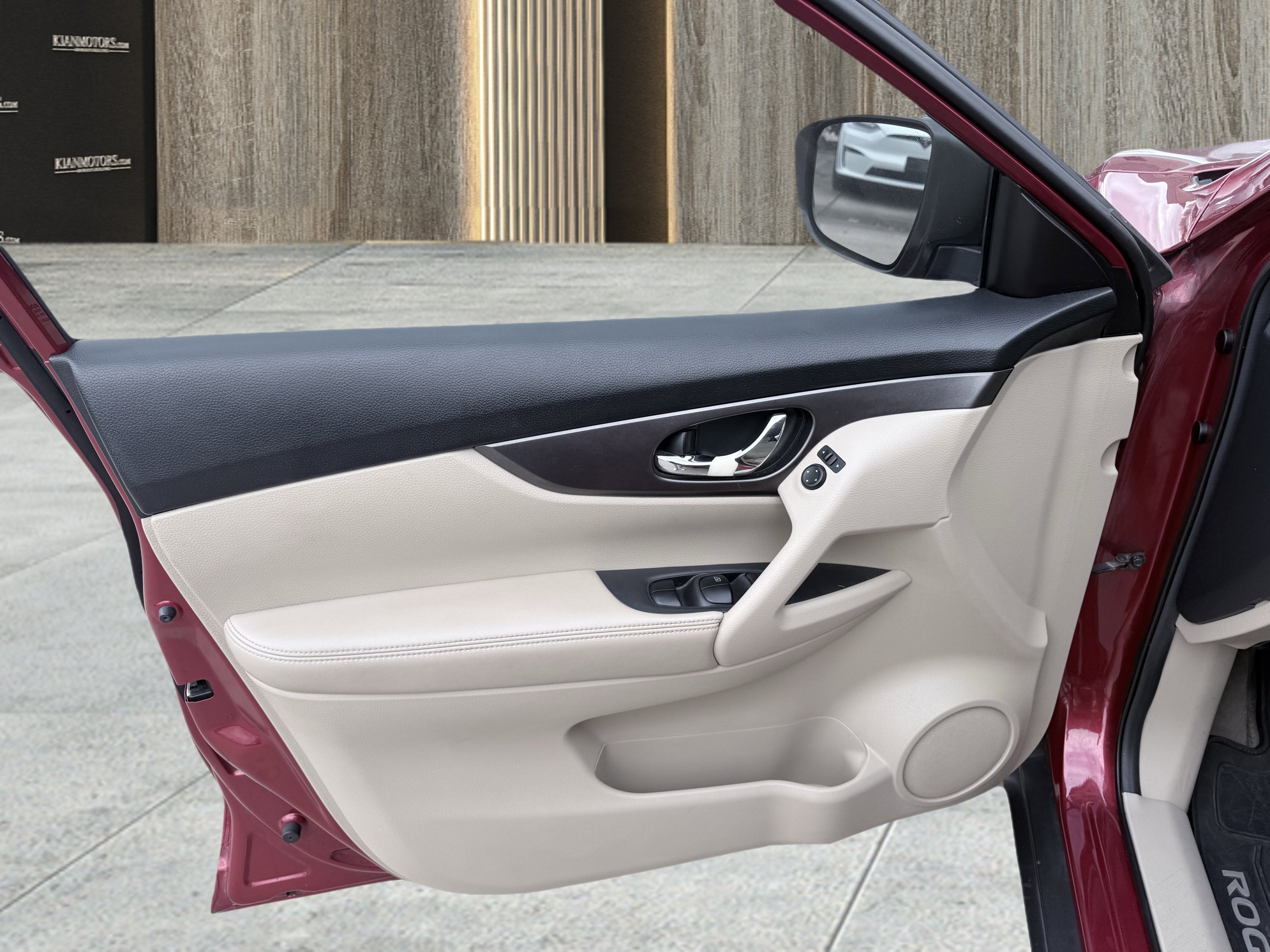 Used 2015 Nissan Rogue S FWD image 17