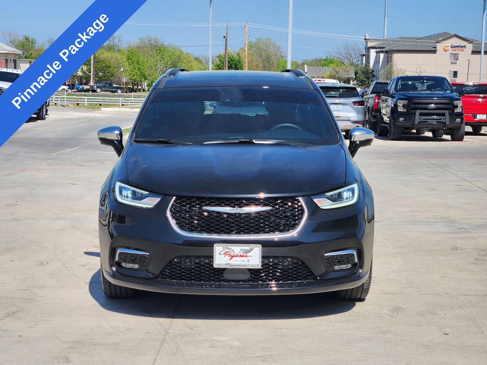 Used 2025 Chrysler Pacifica Pinnacle image 6