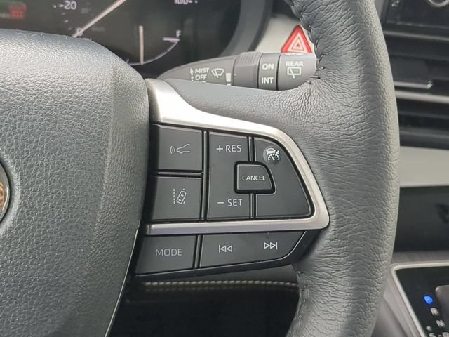 Used 2025 Toyota Sienna XLE FWD image 32