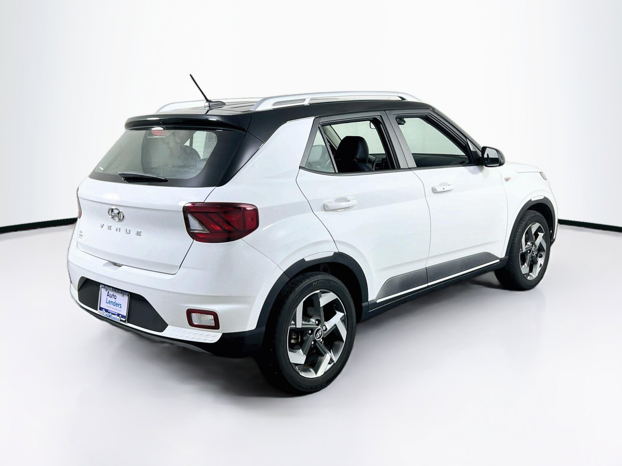 Used 2023 Hyundai Venue Limited FWD image 5