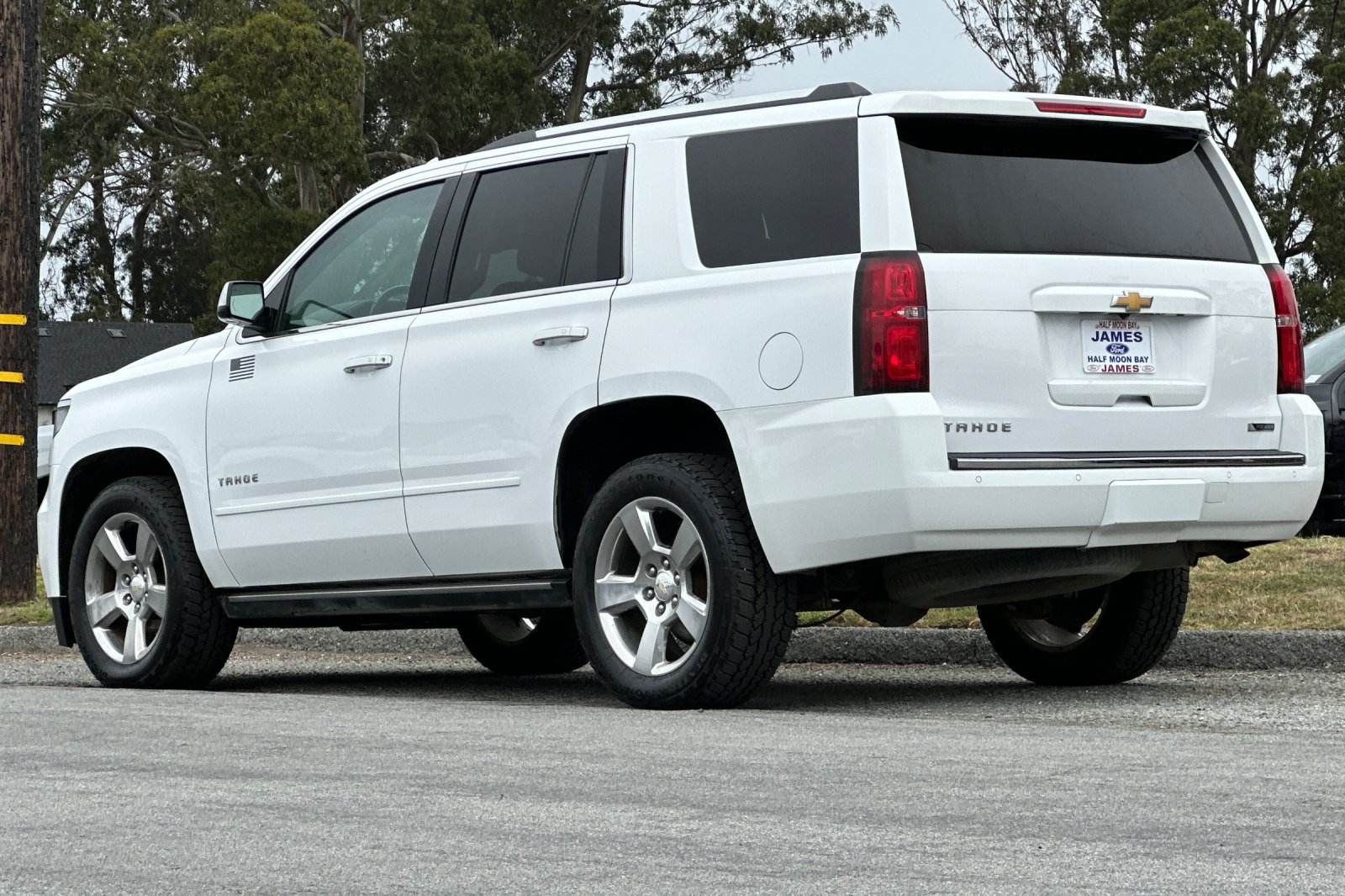 Used 2017 Chevrolet Tahoe Premier AWD/4WD image 3