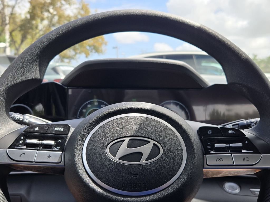 Certified 2024 Hyundai Elantra SEL FWD image 22