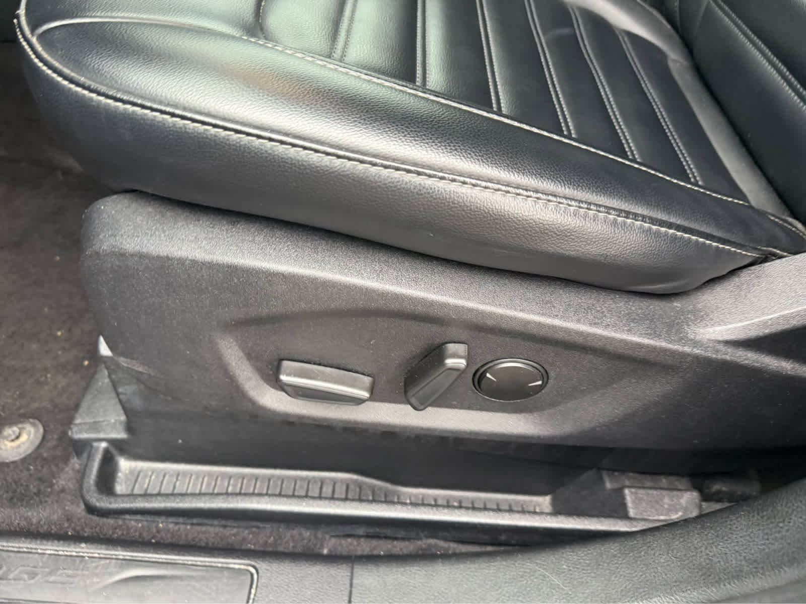 Used 2024 Ford Edge SEL image 8