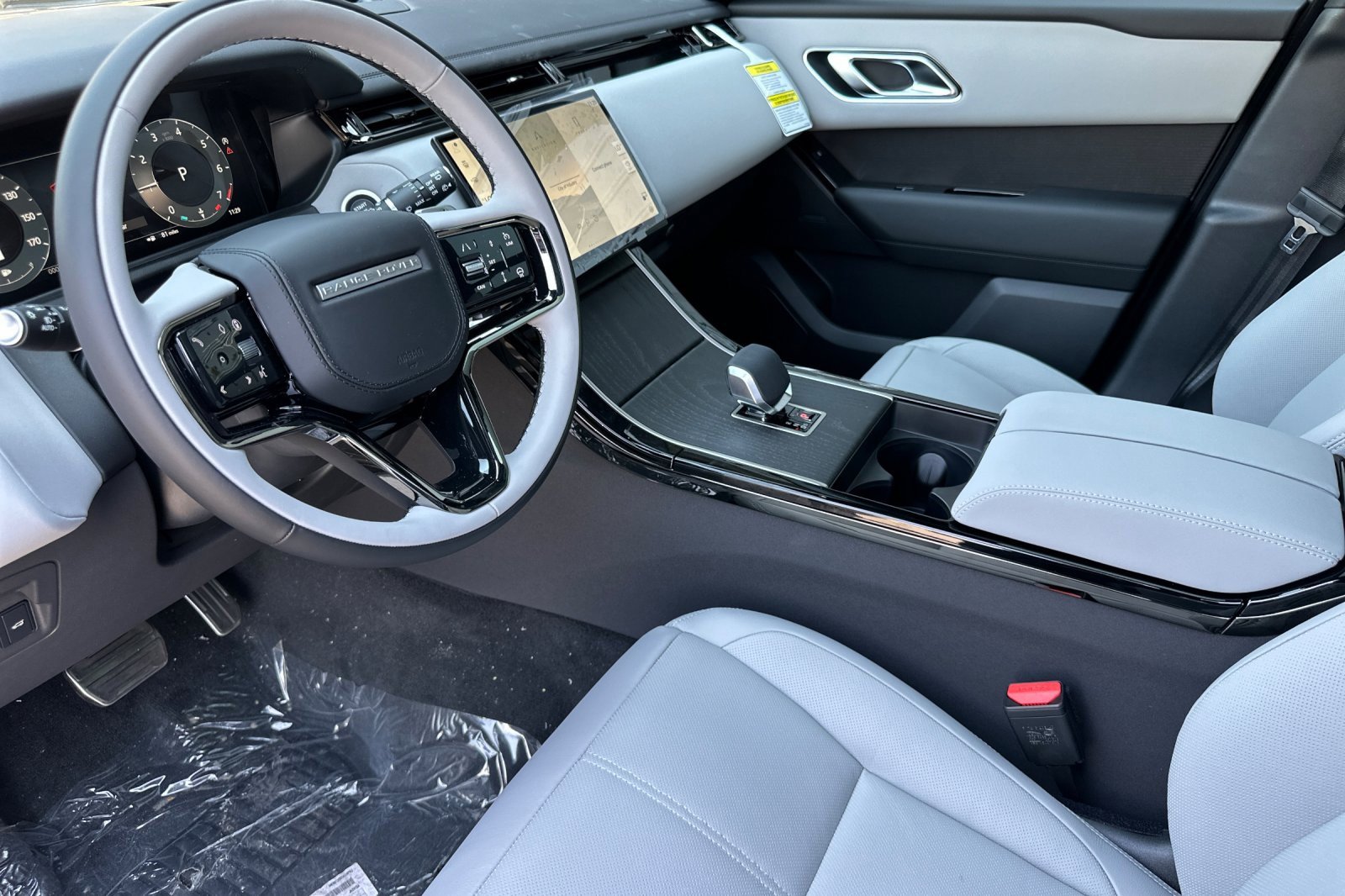 New 2026 Land Rover Range Rover Velar Dynamic SE image 9