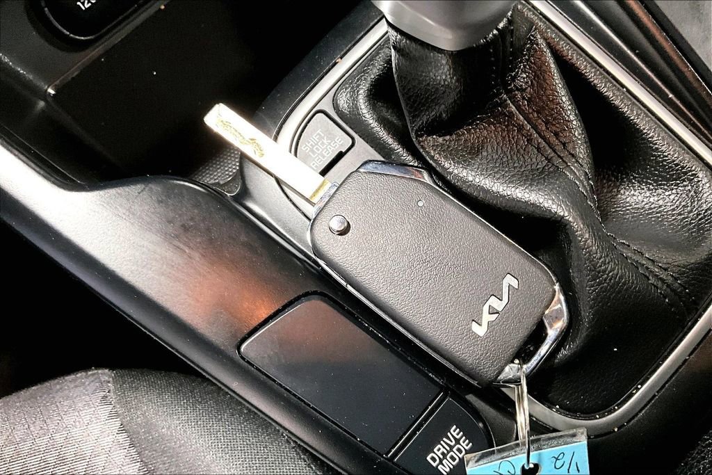 Used 2025 Kia Soul LX image 13
