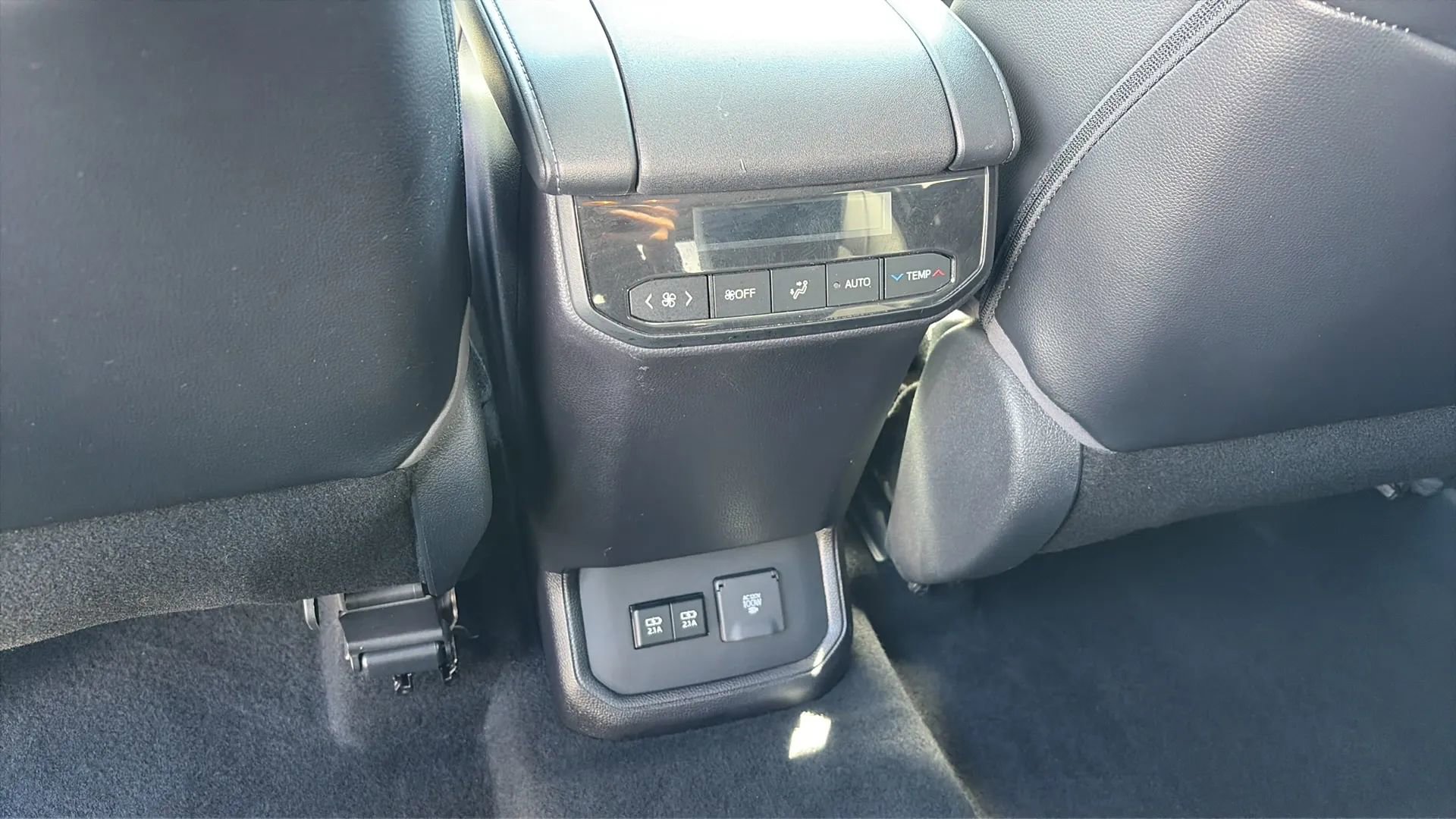 Used 2021 Toyota Highlander Limited image 16