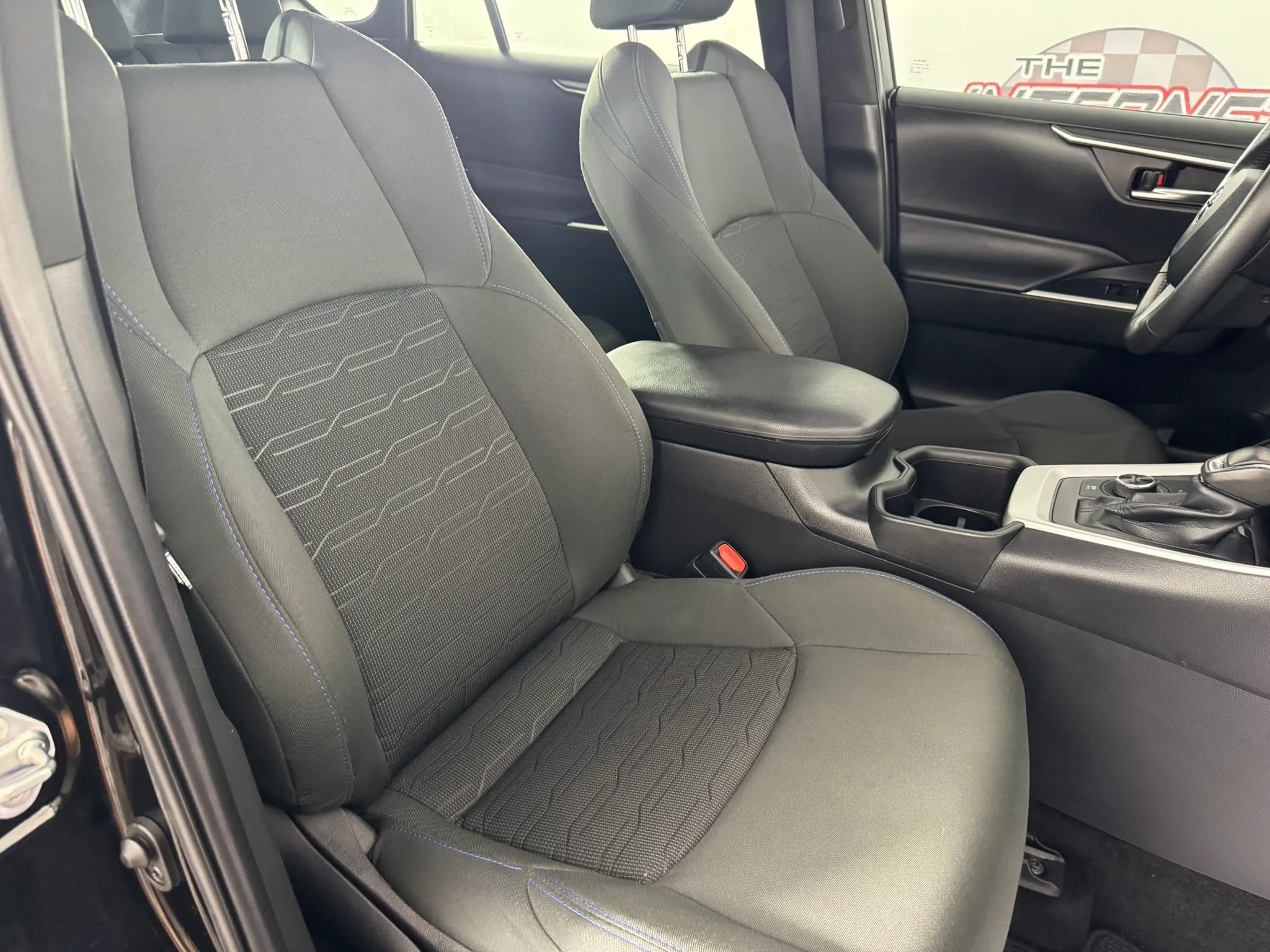 Used 2022 Toyota RAV4 SE AWD/4WD image 33