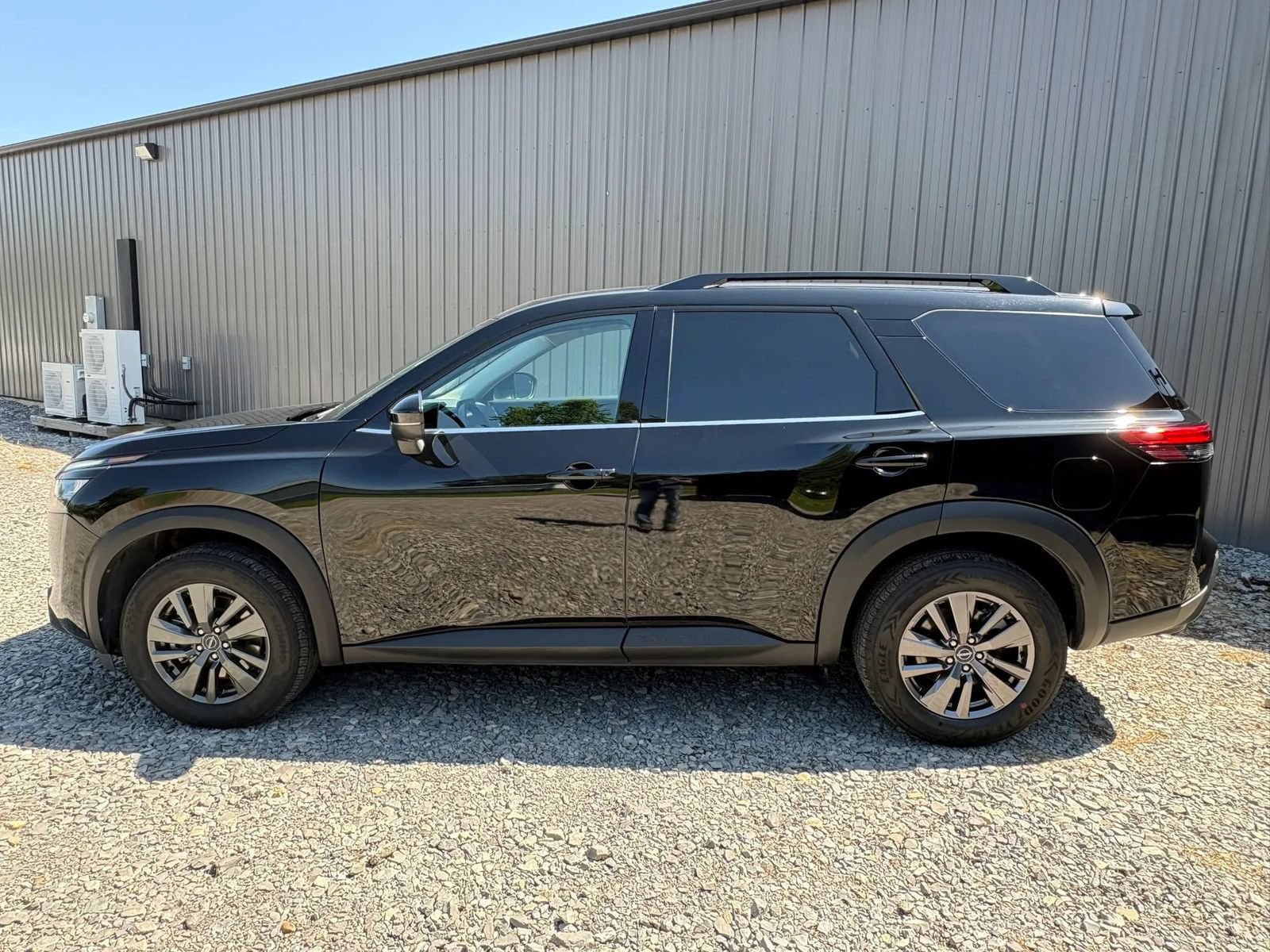 Used 2025 Nissan Pathfinder SV FWD image 10