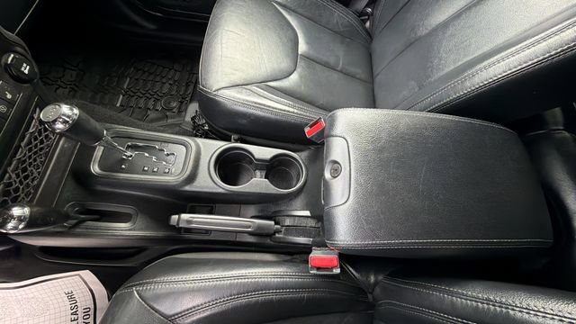 Used 2018 Jeep Wrangler Unlimited Altitude image 15