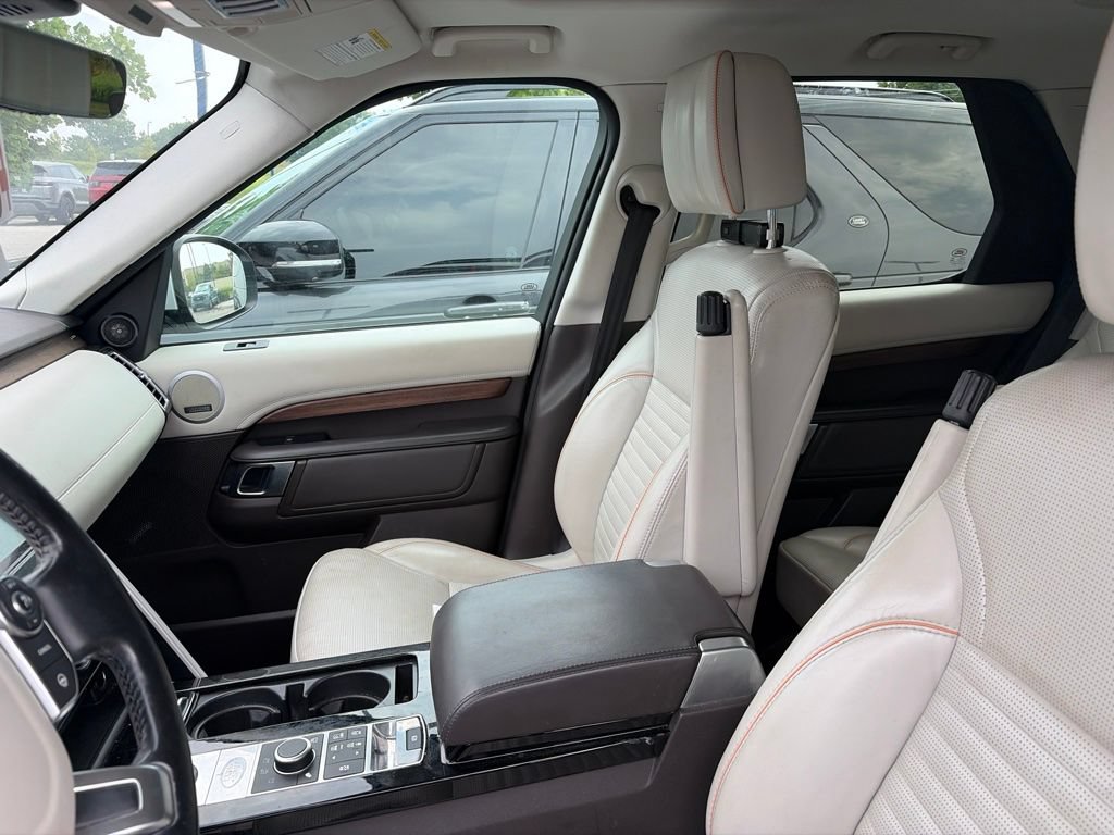Used 2018 Land Rover Discovery HSE Luxury AWD/4WD image 14