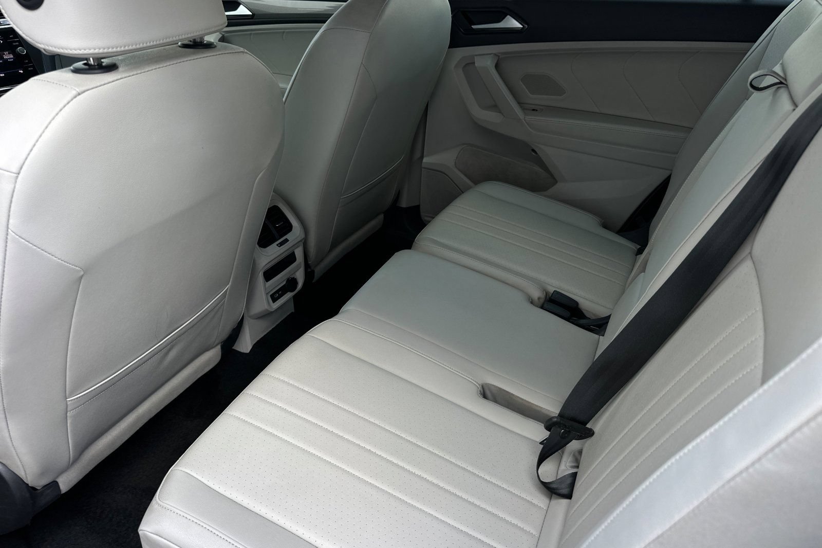 Used 2023 Volkswagen Tiguan SE FWD image 12