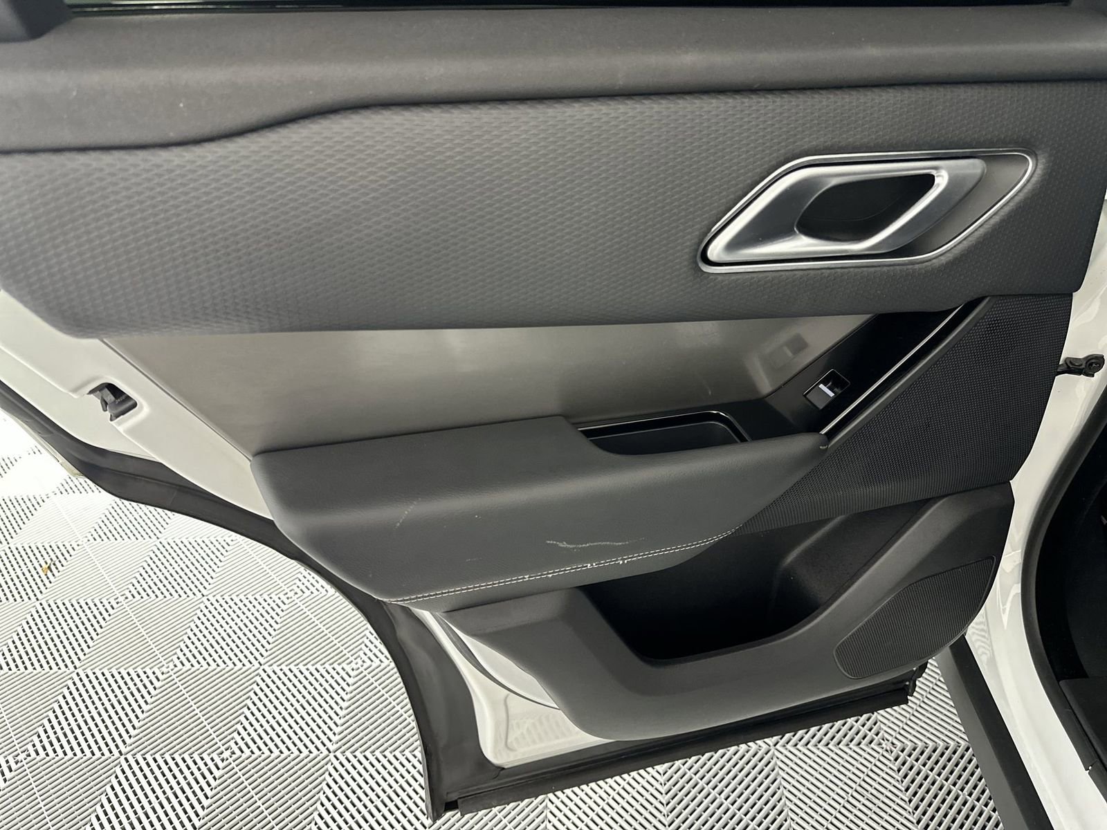 Used 2019 Land Rover Range Rover Velar S image 30