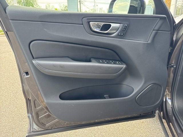 Used 2025 Volvo XC60 B5 Plus AWD/4WD image 17