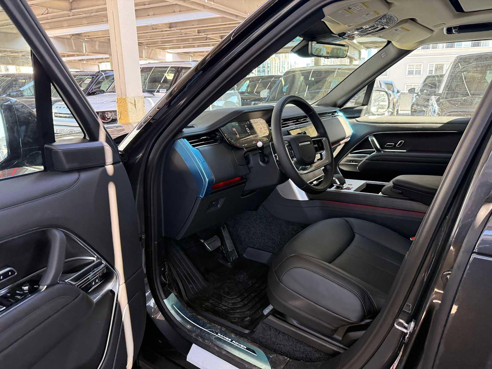 New 2025 Land Rover Range Rover Long Wheelbase SE image 19