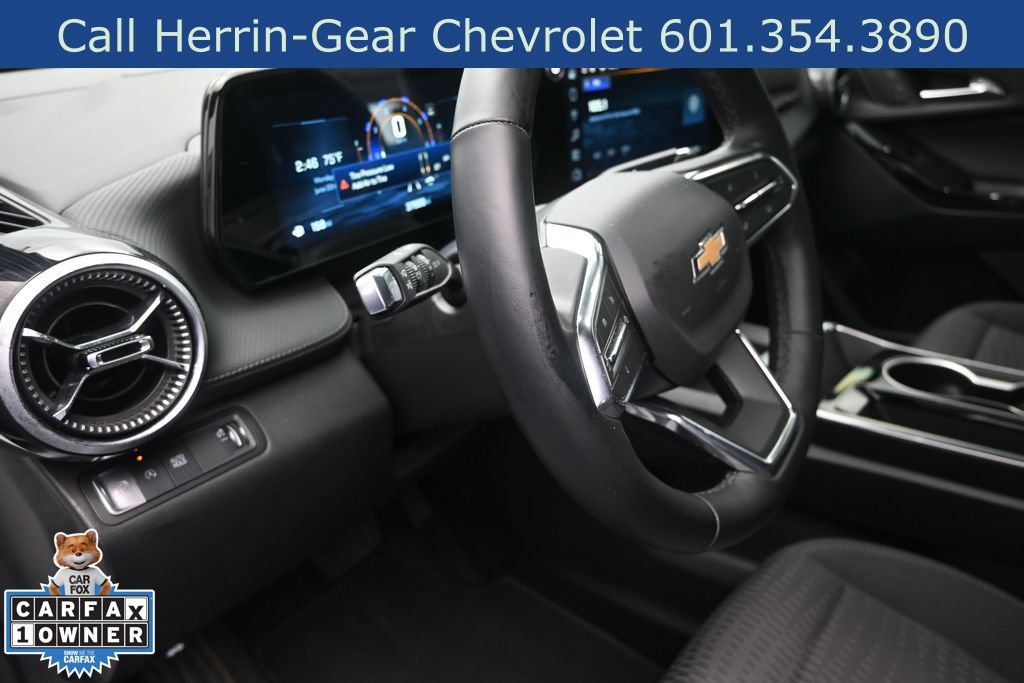 Used 2025 Chevrolet Equinox LT w/ Safety and Technology Package FWD image 12