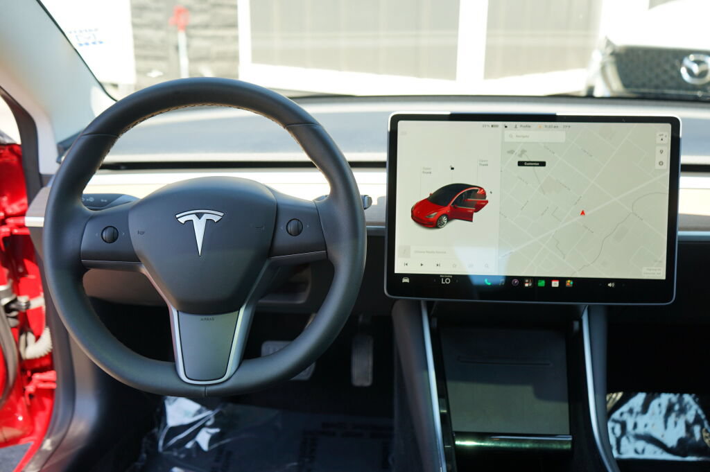 Used 2020 Tesla Model 3 Standard Range Plus RWD image 8