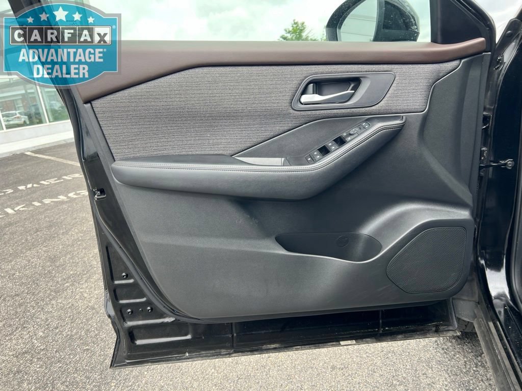 Used 2023 Nissan Rogue SV AWD/4WD image 8