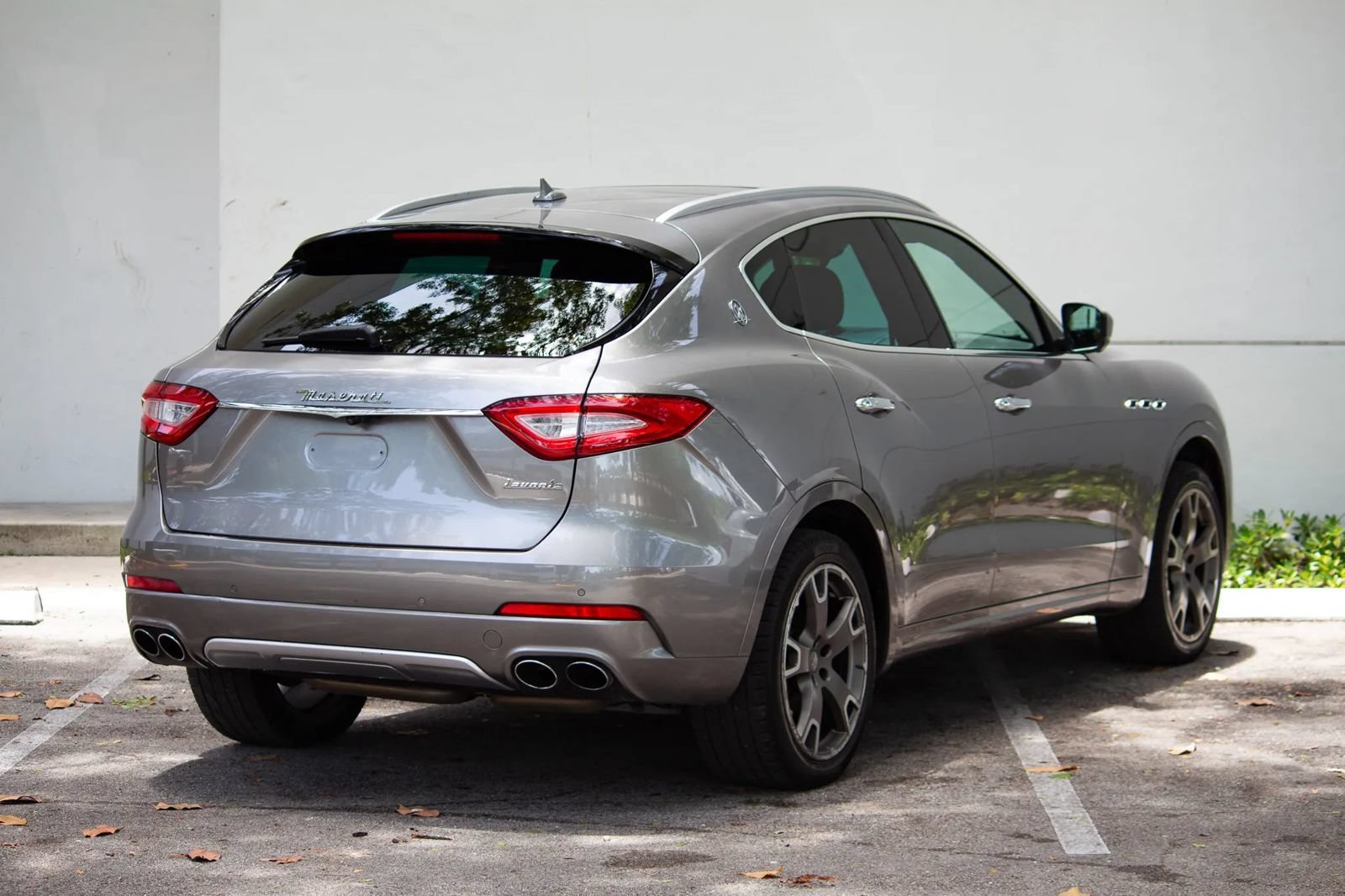 Used 2017 Maserati Levante w/ Luxury Package AWD/4WD image 14