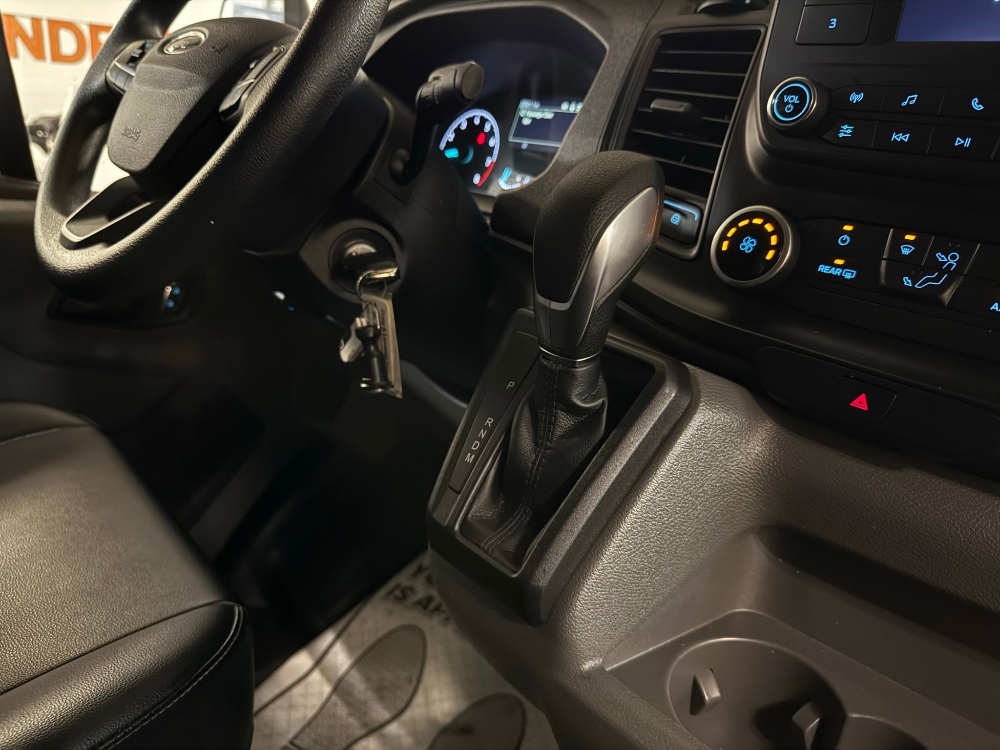 Used 2024 Ford Transit 350 XL image 30