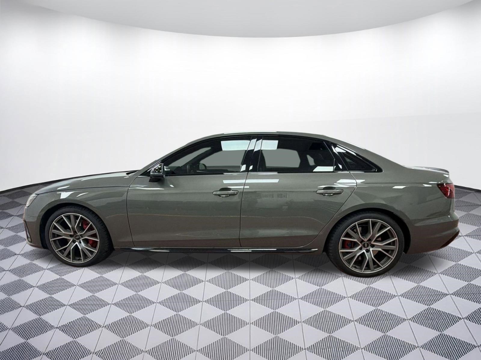 Used 2024 Audi S4 Premium Plus w/ Premium Plus Package image 2