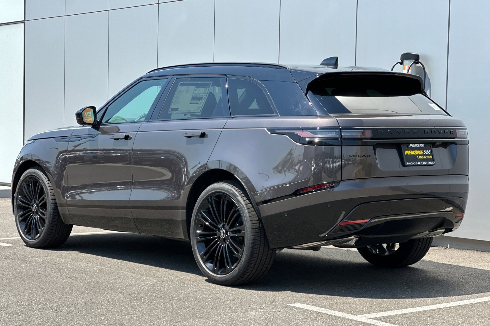 New 2026 Land Rover Range Rover Velar Dynamic SE image 3