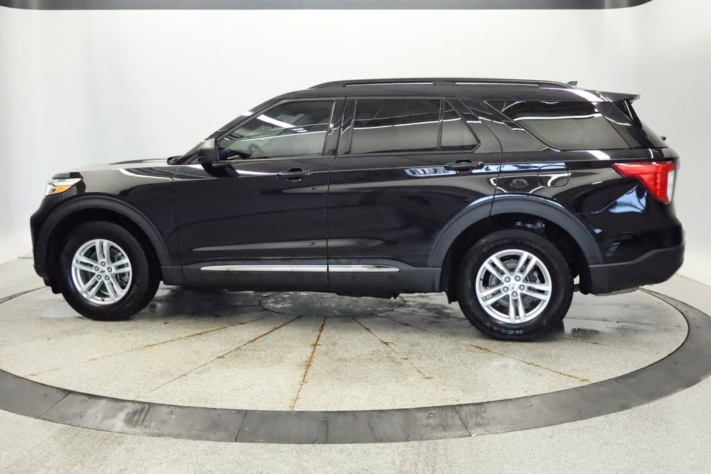 Used 2023 Ford Explorer XLT w/ Equipment Group 202A AWD/4WD image 2