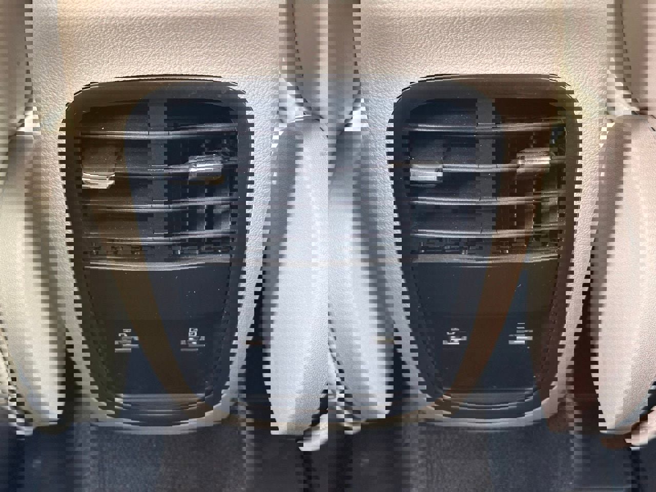 Used 2019 Lincoln MKC Select w/ Select Plus Package image 16