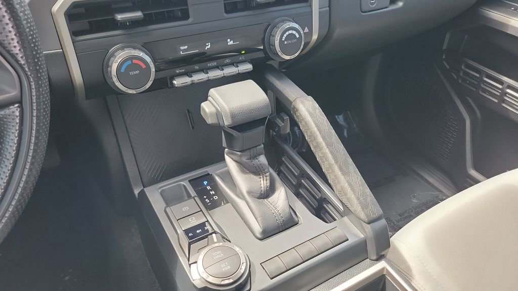 Certified 2024 Toyota Tacoma SR5 AWD/4WD image 18