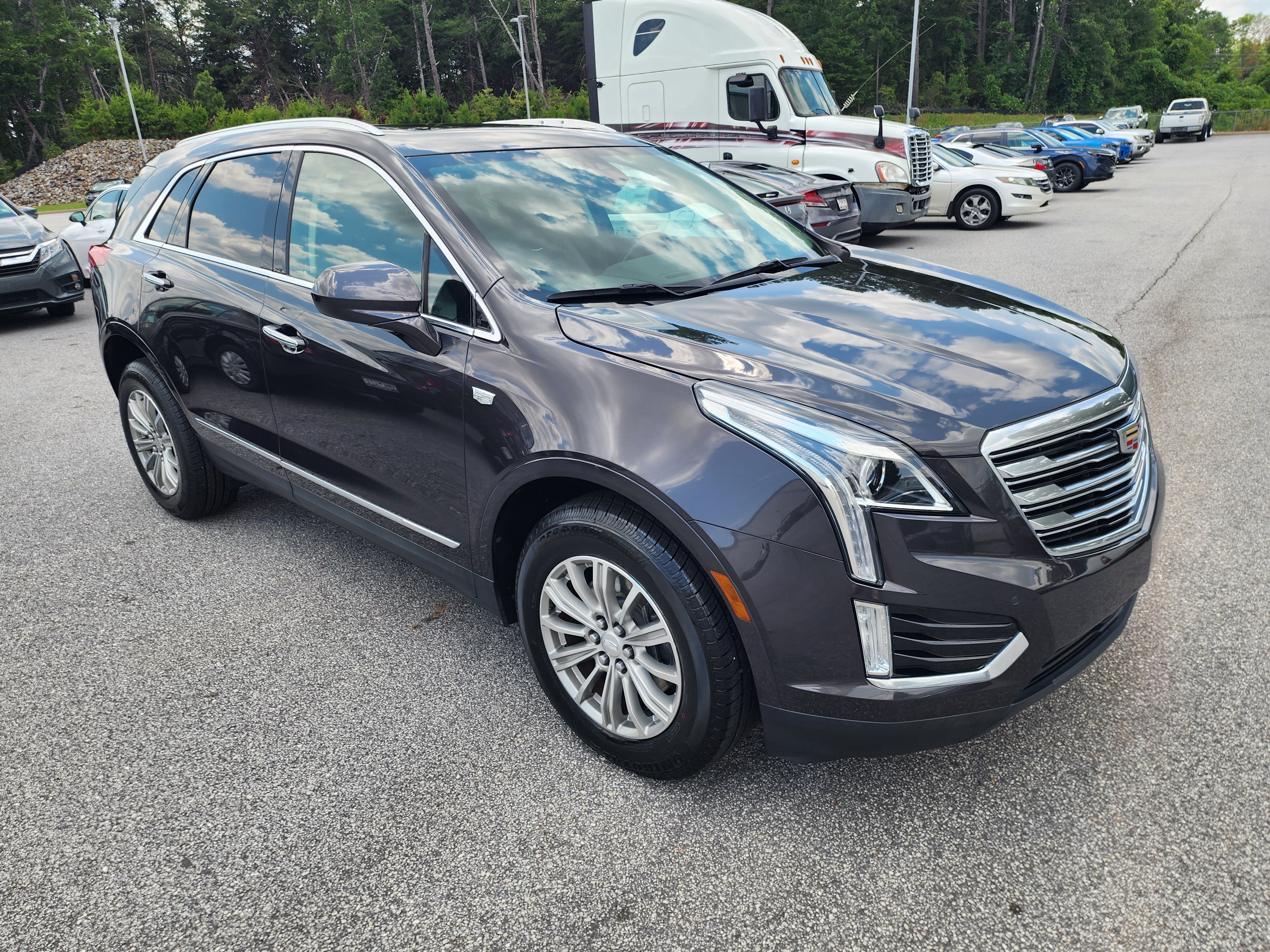 Used 2019 Cadillac XT5 Luxury FWD image 2