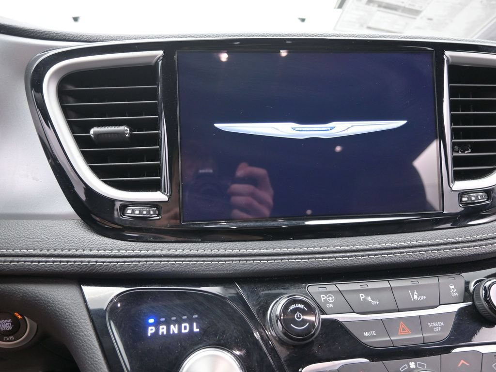Used 2024 Chrysler Pacifica Limited FWD image 39