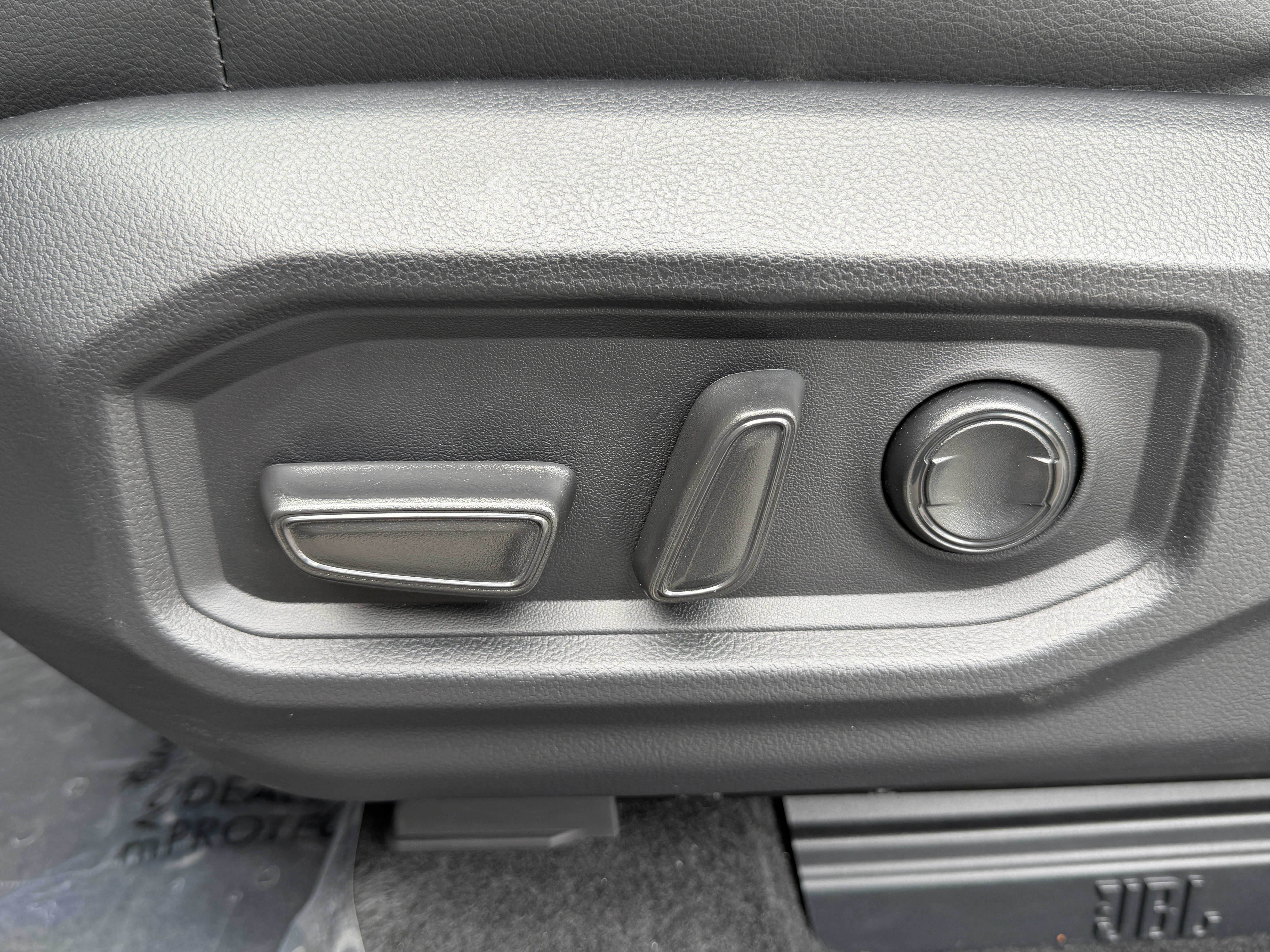 Used 2024 Toyota Tundra Limited AWD/4WD image 16