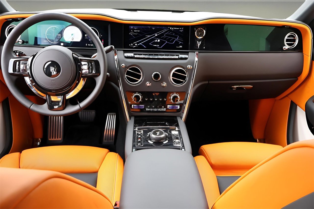 Used 2025 Rolls-Royce Cullinan image 4