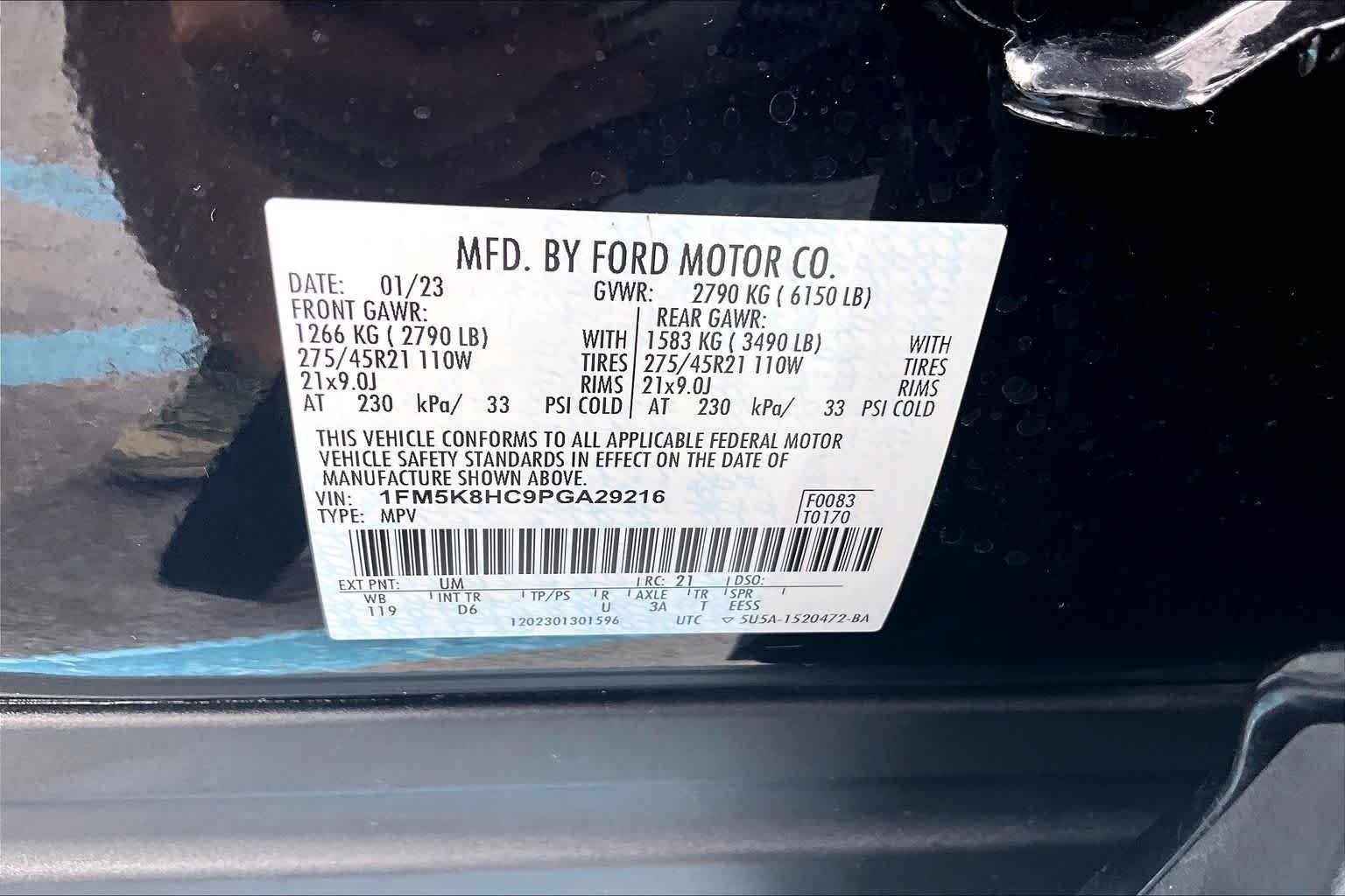 Used 2023 Ford Explorer Platinum w/ Technology Package AWD/4WD image 32
