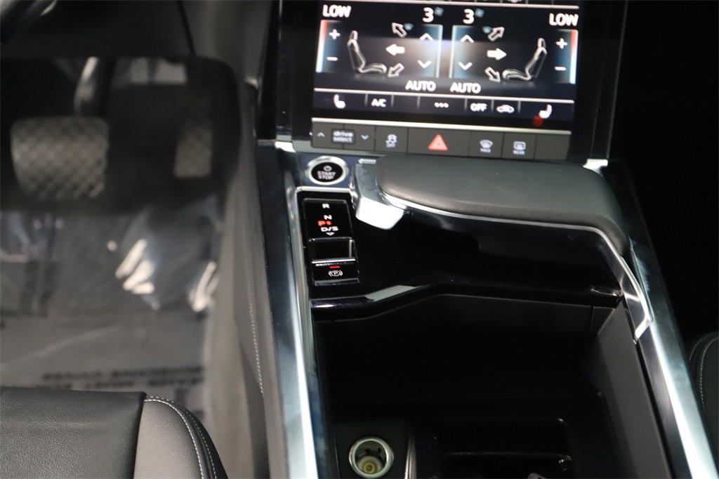 Certified 2022 Audi e-tron Premium image 21