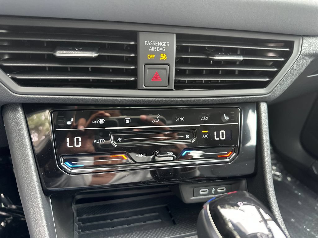 New 2027 Volkswagen Jetta SE FWD image 16