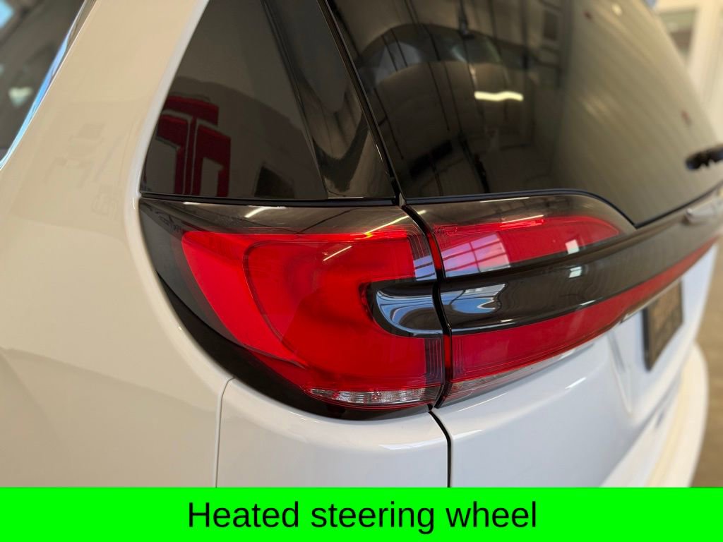 Used 2024 Chrysler Pacifica Touring-L image 14