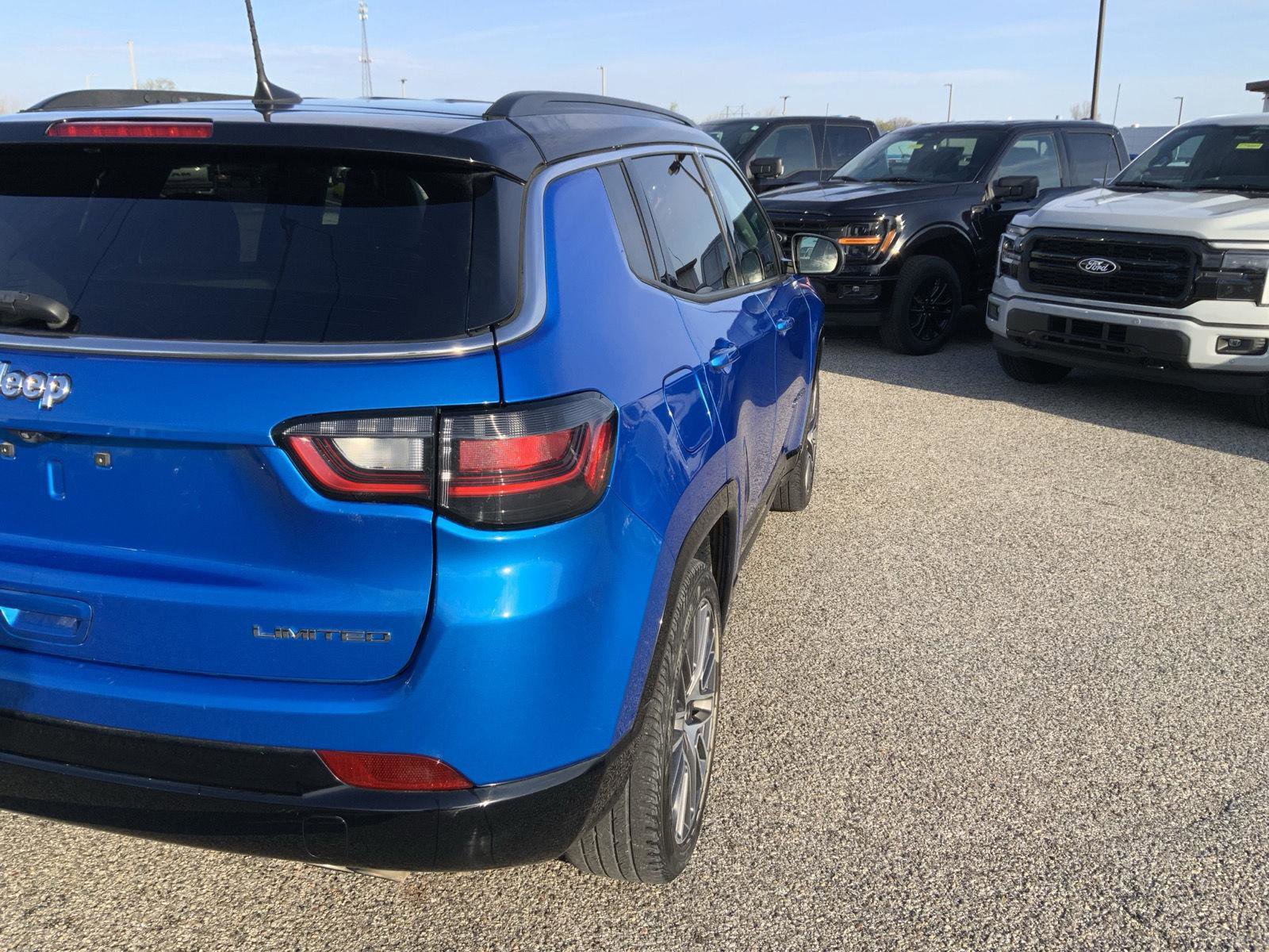Used 2022 Jeep Compass Limited w/ Elite Group image 18