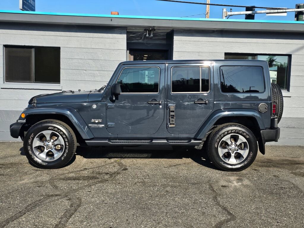 Used 2018 Jeep Wrangler Unlimited Sahara w/ Connectivity Group image 3