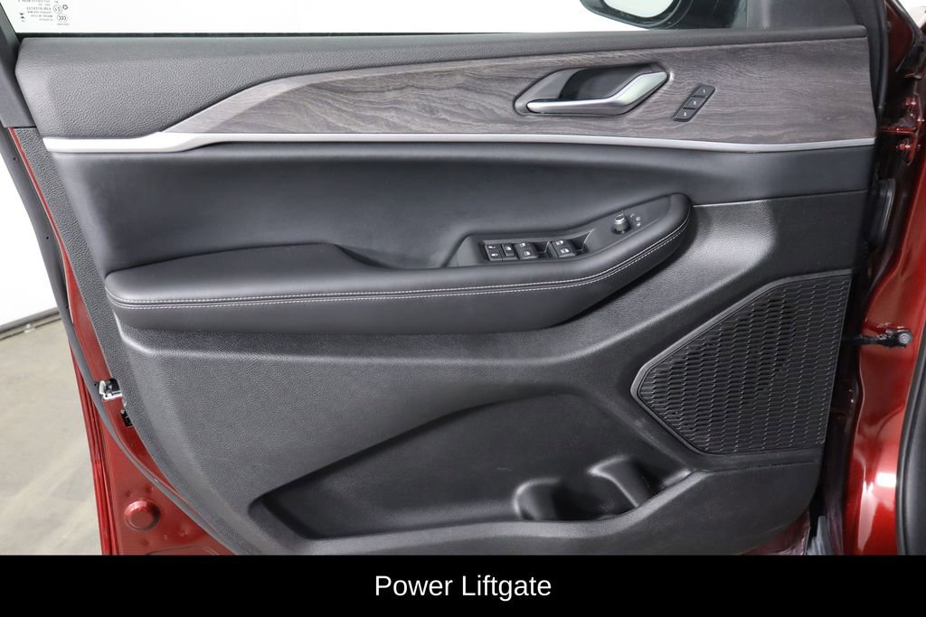 Used 2024 Jeep Grand Cherokee Limited w/ Luxury Tech Group II image 13