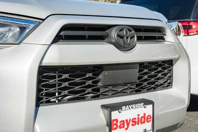 Used 2022 Toyota 4Runner SR5 AWD/4WD image 14