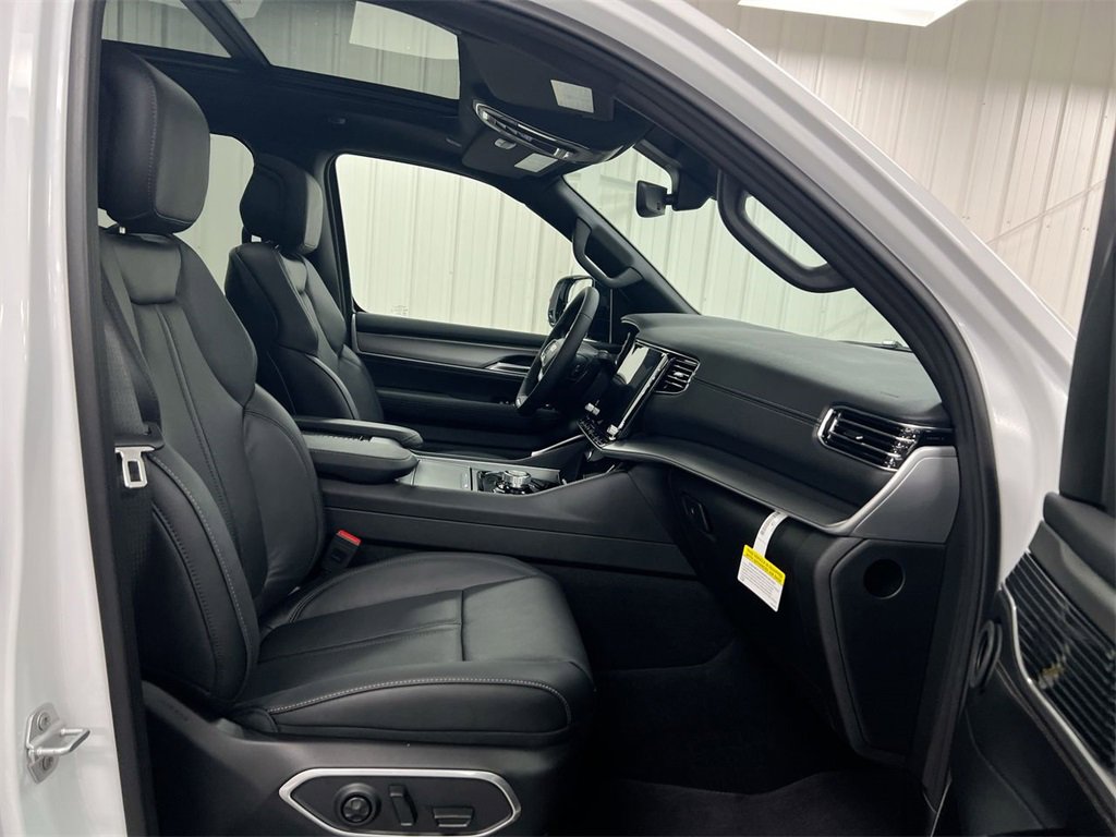 New 2026 Jeep Grand Wagoneer L Limited w/ Premium Group II image 23