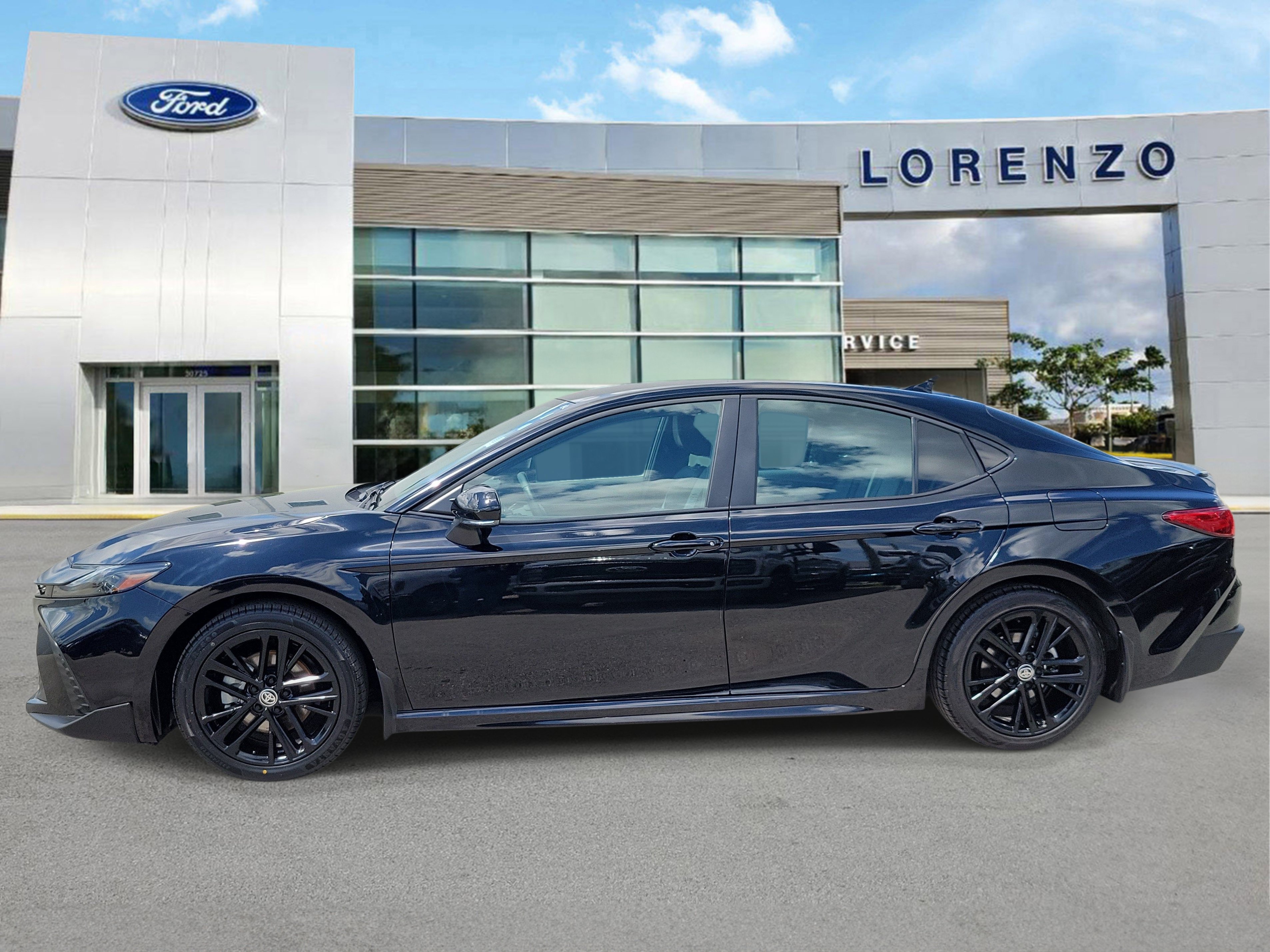 Used 2026 Toyota Camry SE FWD image 8