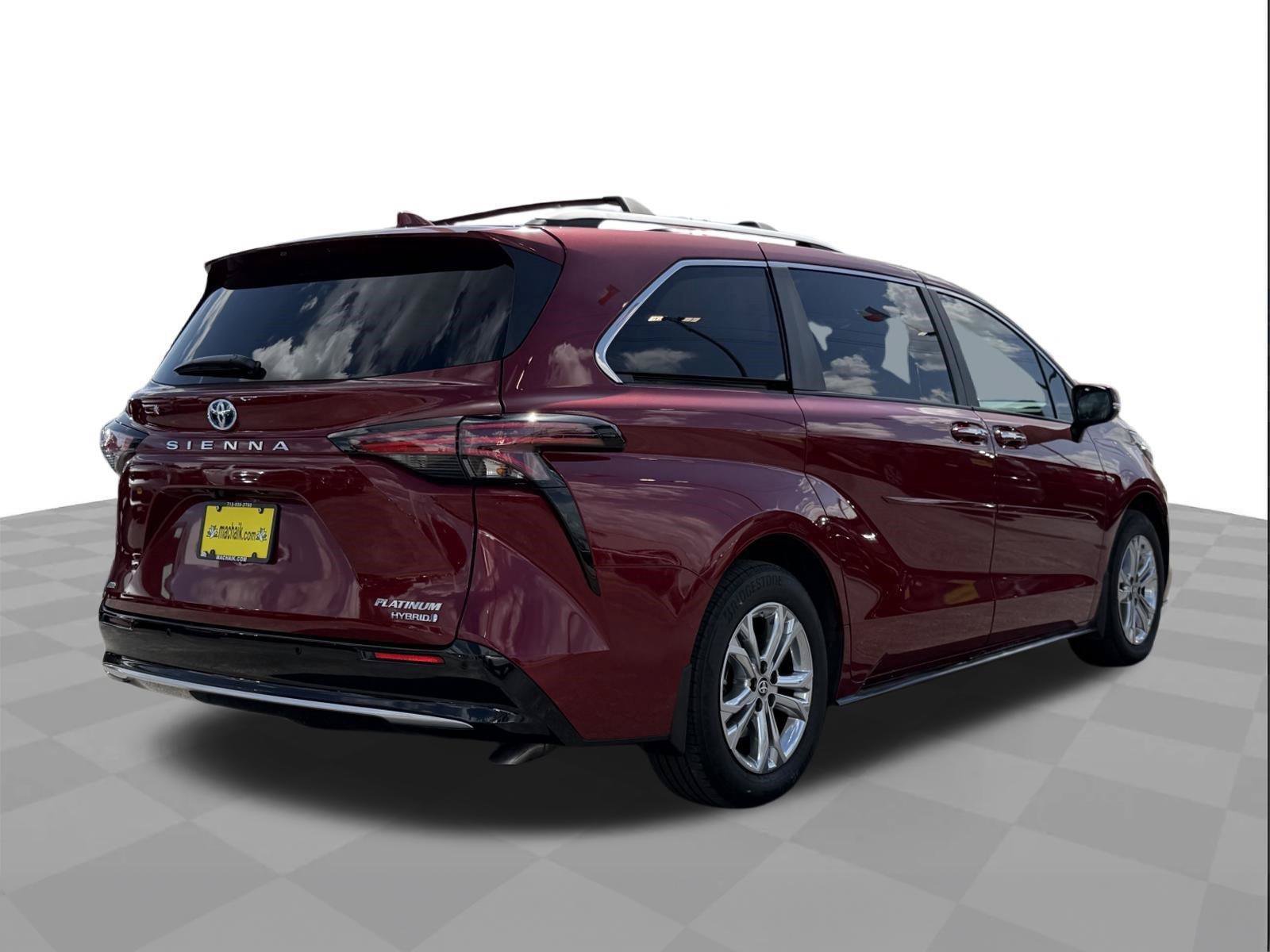 Used 2024 Toyota Sienna Platinum AWD/4WD image 5