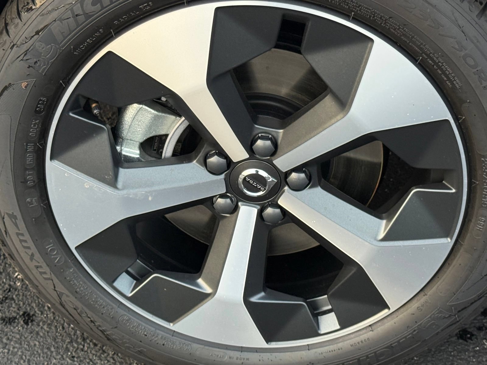 New 2026 Volvo XC40 B5 Plus w/ Protection Package Premier AWD/4WD image 12